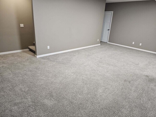 Building Photo - 295 Capstone Dr