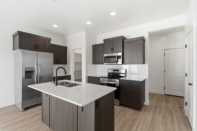 Building Photo - 5690 S Weehawken Ln