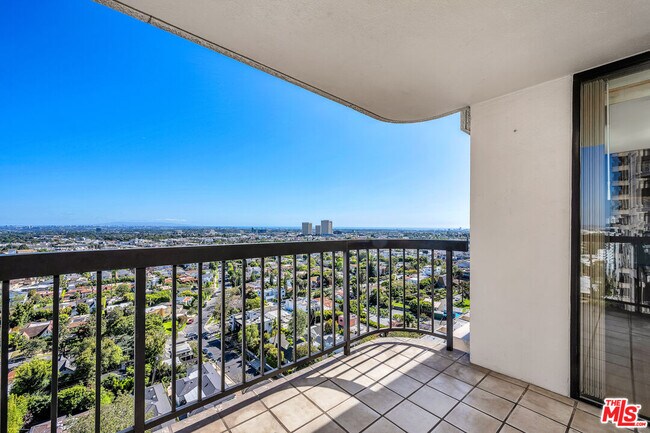 Building Photo - 10790 Wilshire Blvd