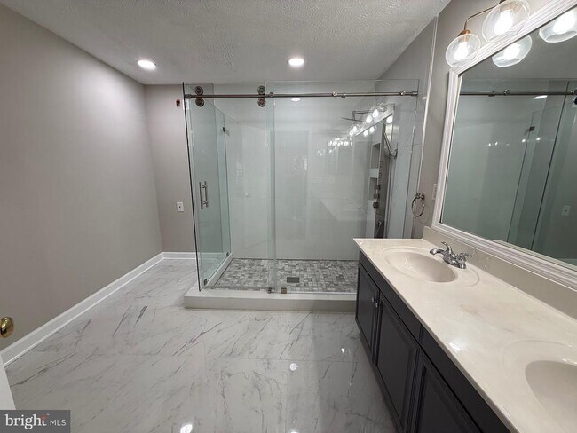 Building Photo - 4116 Derbyshire Ln