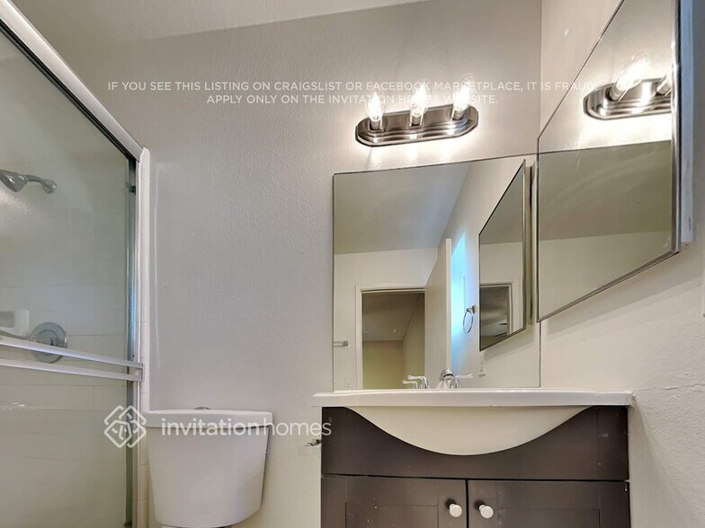 Building Photo - 9534 E Decatur St