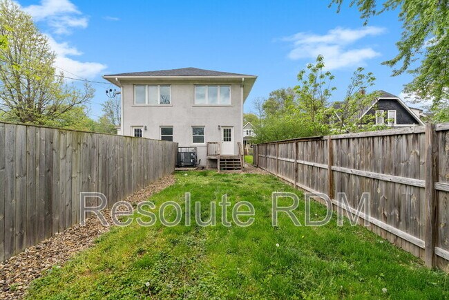 Building Photo - 819 Parkway Ave