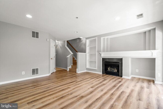 Building Photo - 107 Martin Ln