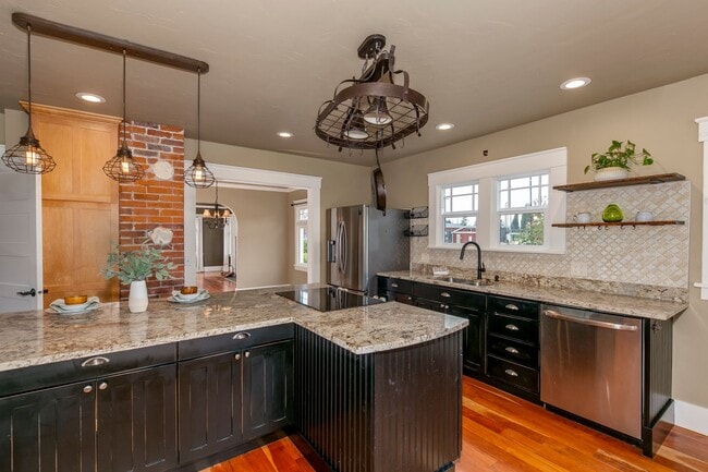 Building Photo - Beautiful Historic Multi Generational home in Heart of Snohomish