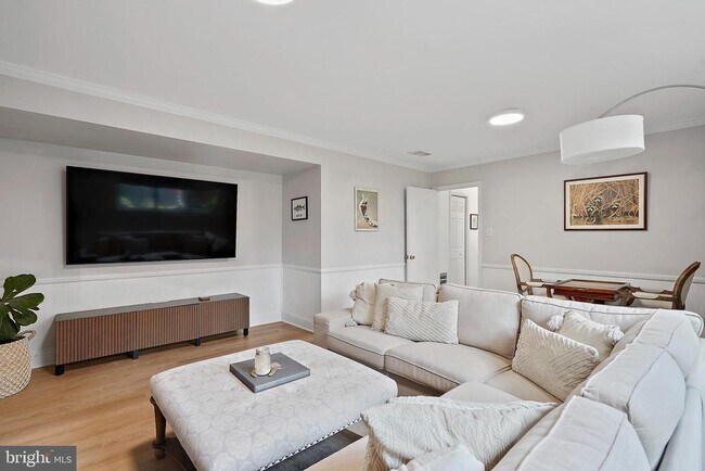 Building Photo - 9123 Cherrytree Dr