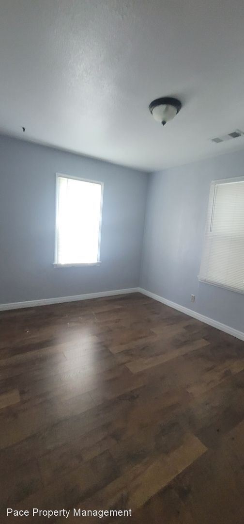 Building Photo - 2 br, 1 bath House - 1302 North Lincoln St...
