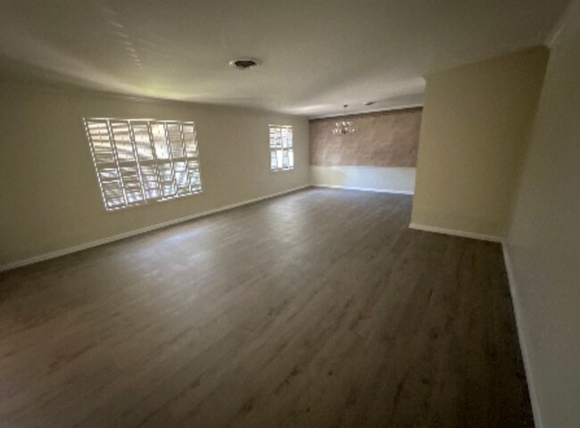 Building Photo - 7527 Quail Run Dr