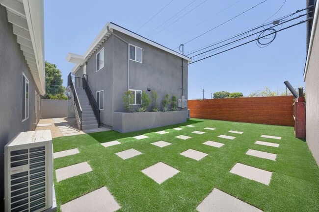 Building Photo - 1603 Vuelta Grande Ave