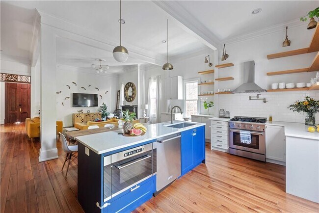 Building Photo - 383 Park Ave SE