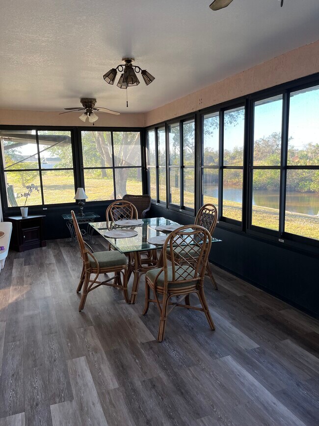 Building Photo - 3193 Desoto Dr