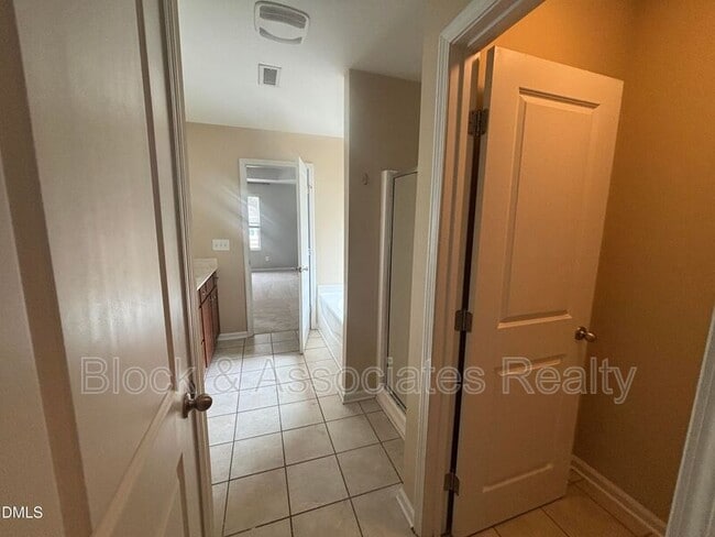 Building Photo - 4 White Spruce Ct