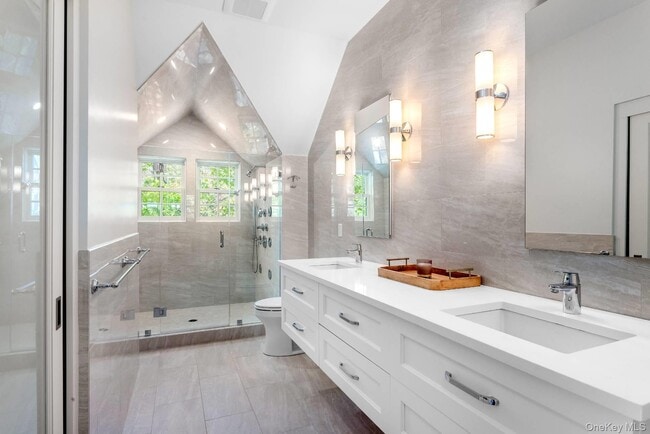 Building Photo - 48 Sheppard St