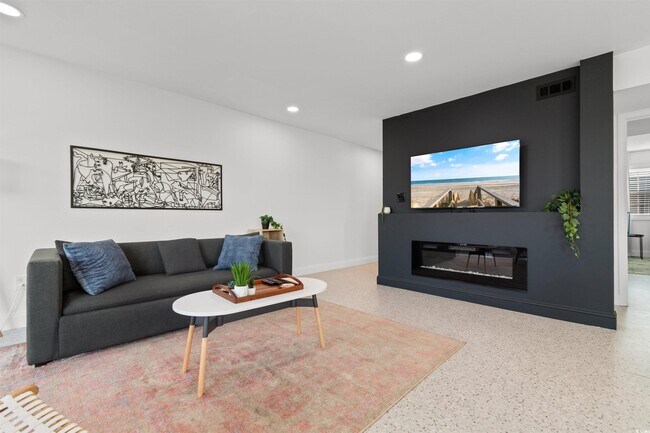 Building Photo - 1500 Cenith Dr