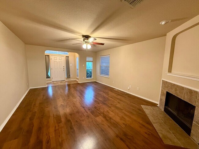 Building Photo - 346 Lucille