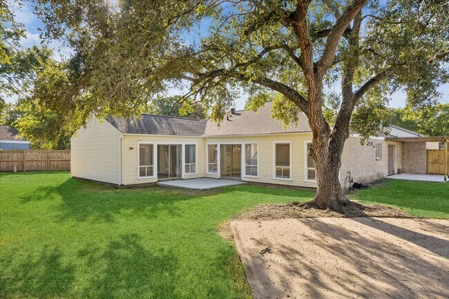 Building Photo - 2319 Wallingford Dr