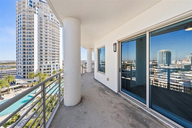 Building Photo - 449 S 12th St