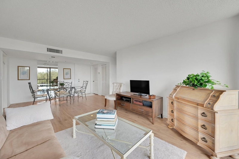 Building Photo - 7835 Lakeside Blvd