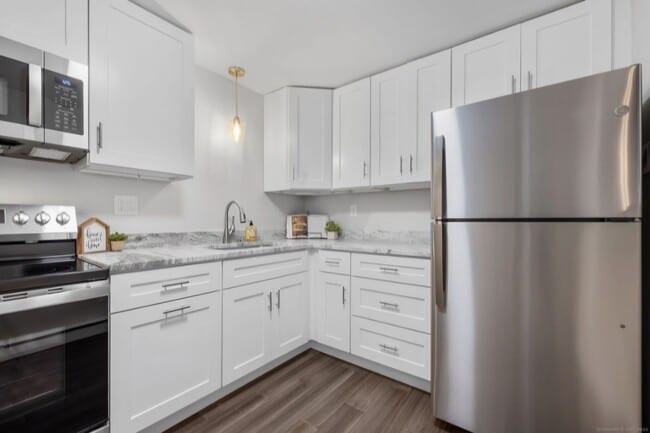 Building Photo - 165 South St