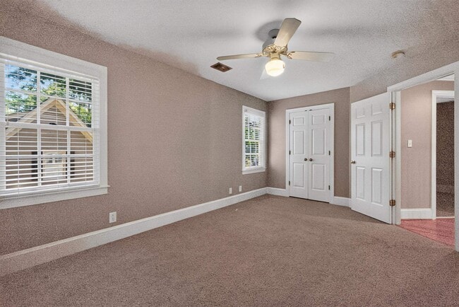 Building Photo - 113 7 Oaks Way
