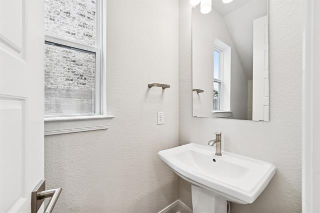 Building Photo - 4800 Maxwell Dr