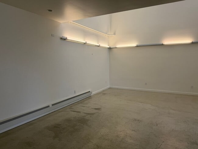 Building Photo - Bright Live-Work Studio with tall ceilings off Lowell Street in Oakland