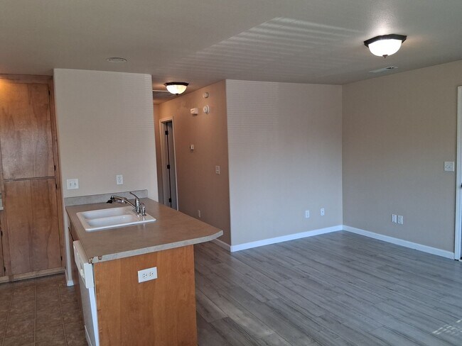 Building Photo - Clean and Updated 2 Bed, 2 Bath Upstairs Apartment in East Medford
