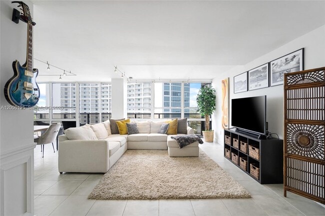 Building Photo - 600 NE 36th St