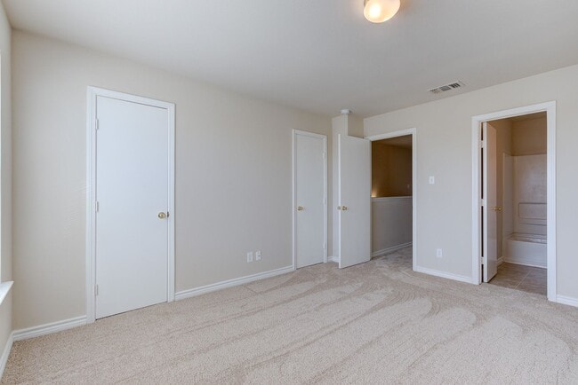 Building Photo - Two Bedroom, Two Bathroom Townhome near La...