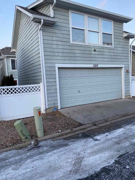 Building Photo - 2217 Falkirk Dr