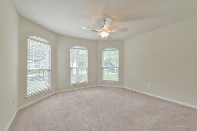 Building Photo - 42 Prairie Oak Dr