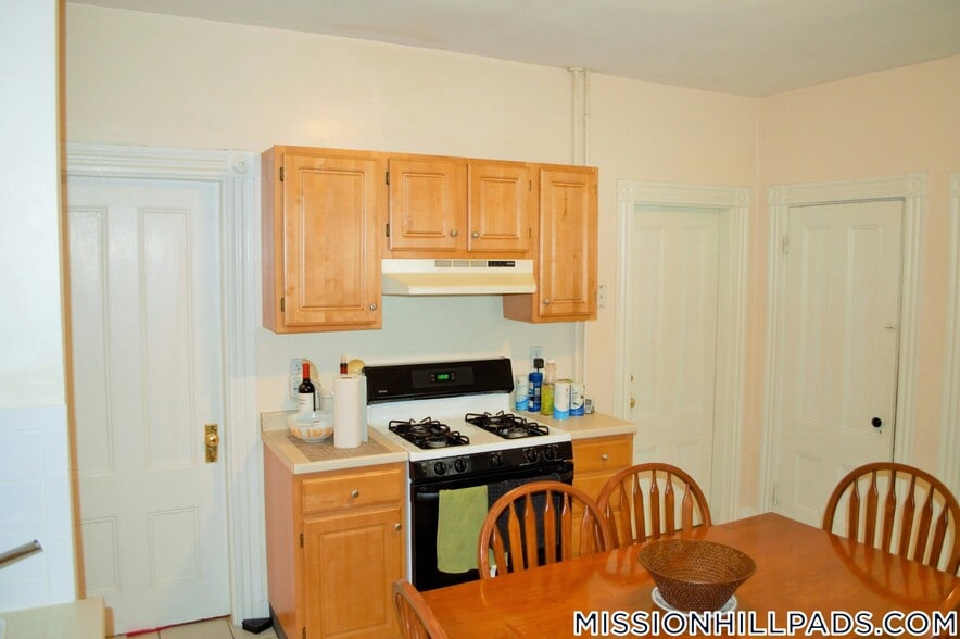 Building Photo - 123-125 Hillside St.