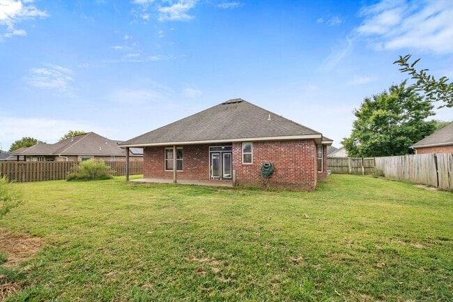 Building Photo - 702 Grant Ave