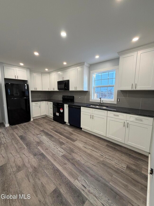 Building Photo - 1804 3rd Ave