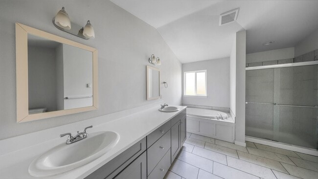 Building Photo - 3 Bed 2.5 Bath - Townhome - Ft Nugent Park...