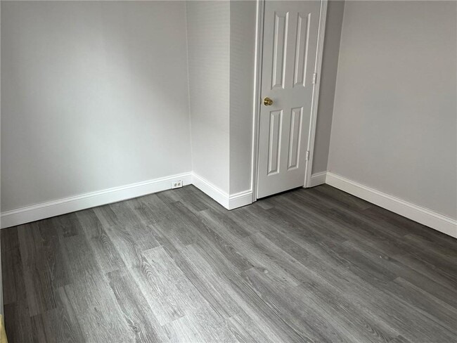 Building Photo - 318 Elm St