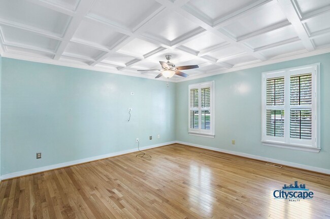 Building Photo - WONDERFUL WOODLAKE HOME WITH 1ST FLOOR BED...