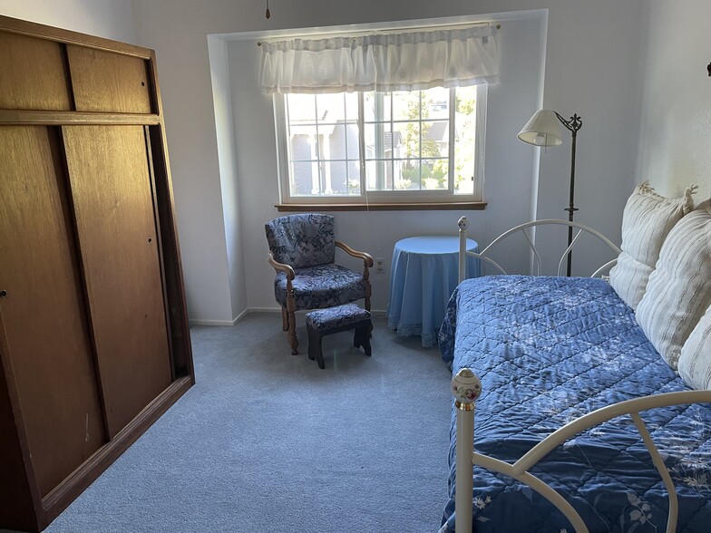 Building Photo - 2033 Silvercrest Dr