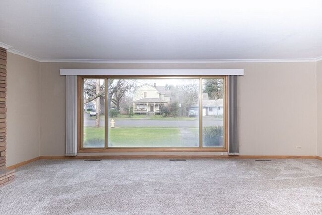 Building Photo - 3 Bedroom Single Level