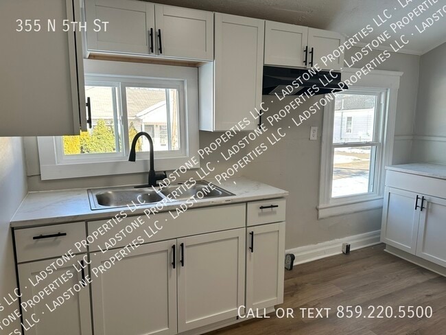 Building Photo - 355 N 5th St