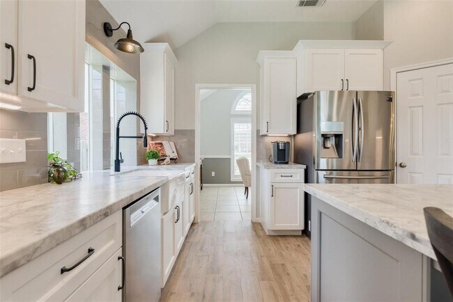 Building Photo - 13807 Halpren Falls Cir