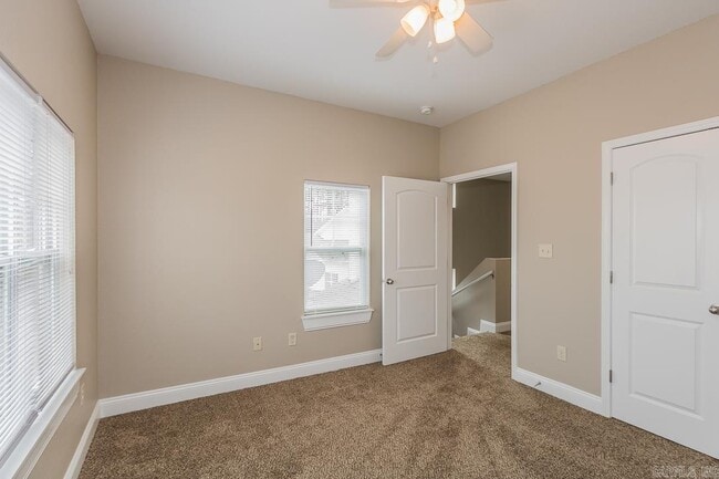 Building Photo - 1216 Sadie Dr