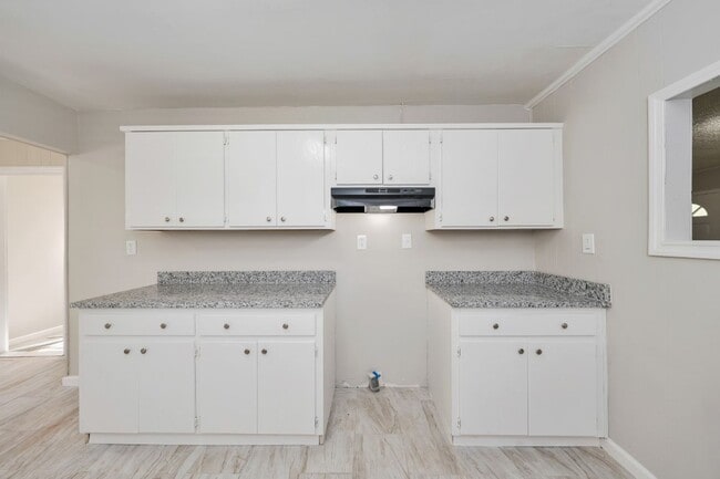 Building Photo - Exciting Opportunity! Charming 3 Bedroom Home in a Prime Location!