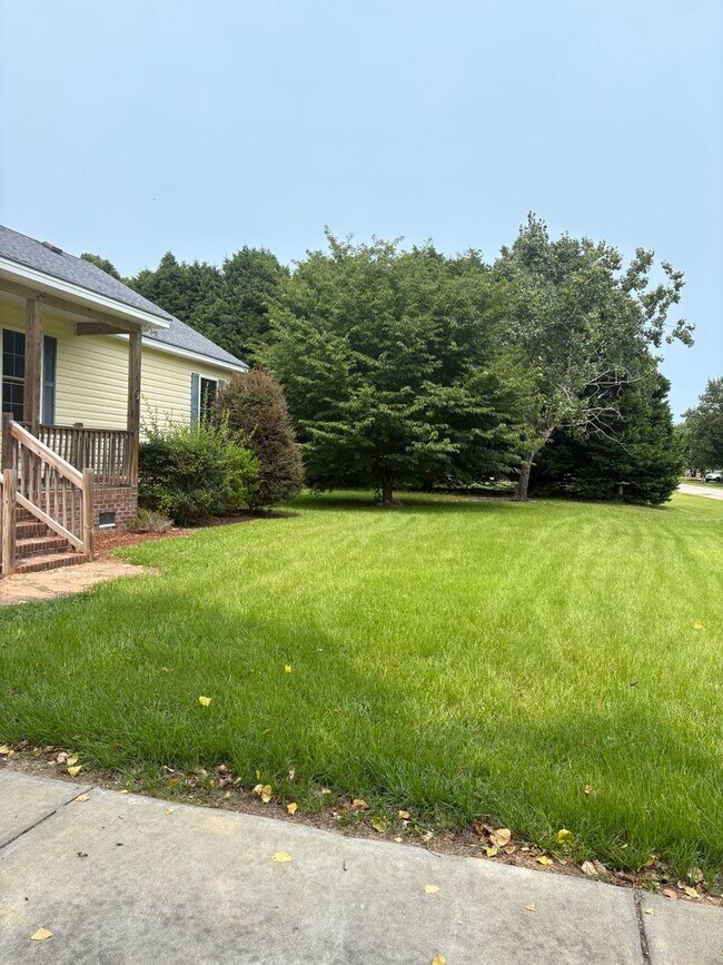Building Photo - 124 Deerfield Ln