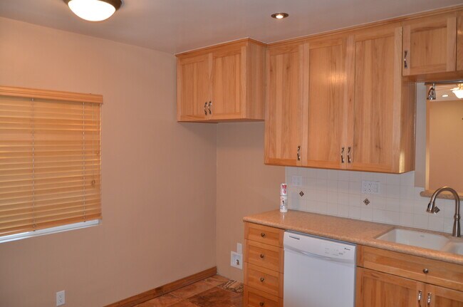 kitchen - 4626 W 171st St