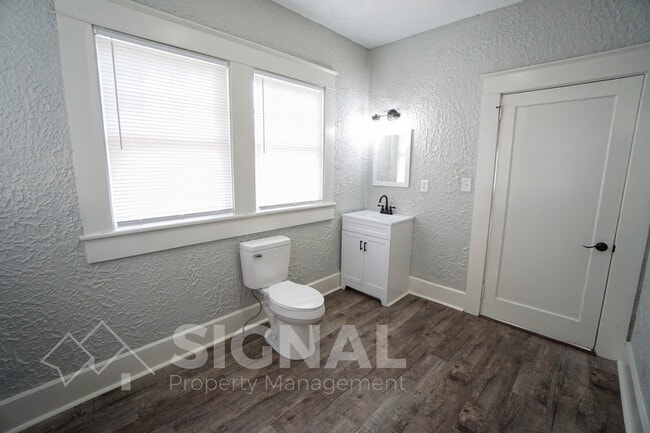 Building Photo - 1522 42nd St Ensley