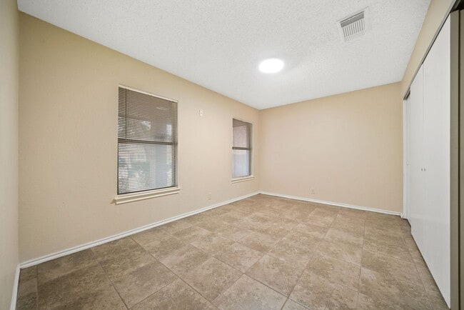 Building Photo - 3 Bedroom/2 Bath Regency Meadow Subdivision