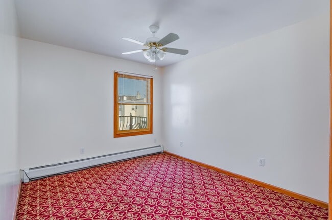 Building Photo - 129 Garfield Ave