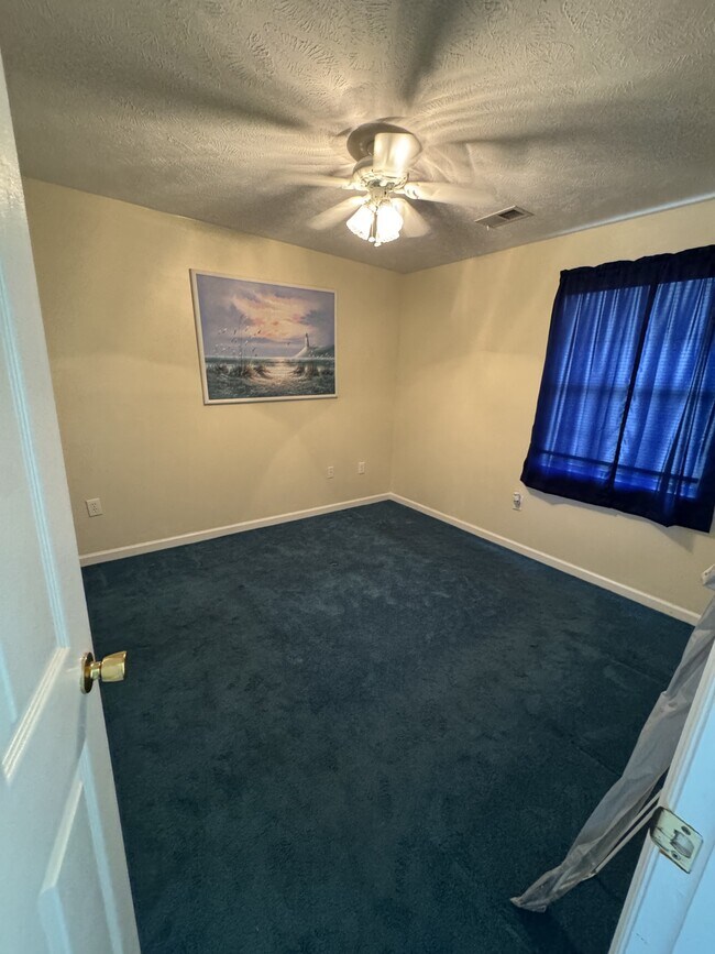 Building Photo - 556 White River Dr