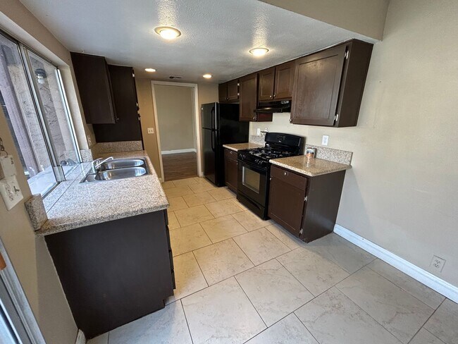 Building Photo - LOVELY 3-BEDROOM, 2BATH HOME!!!