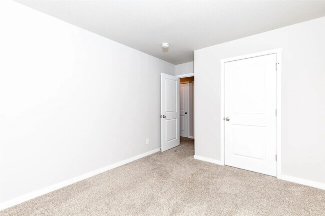 Building Photo - 1065 Waukee Ave